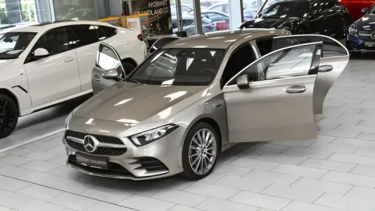 Mercedes-Benz A 250 e EQ Power AMG Line