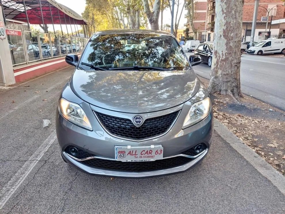 LANCIA Ypsilon Image 2