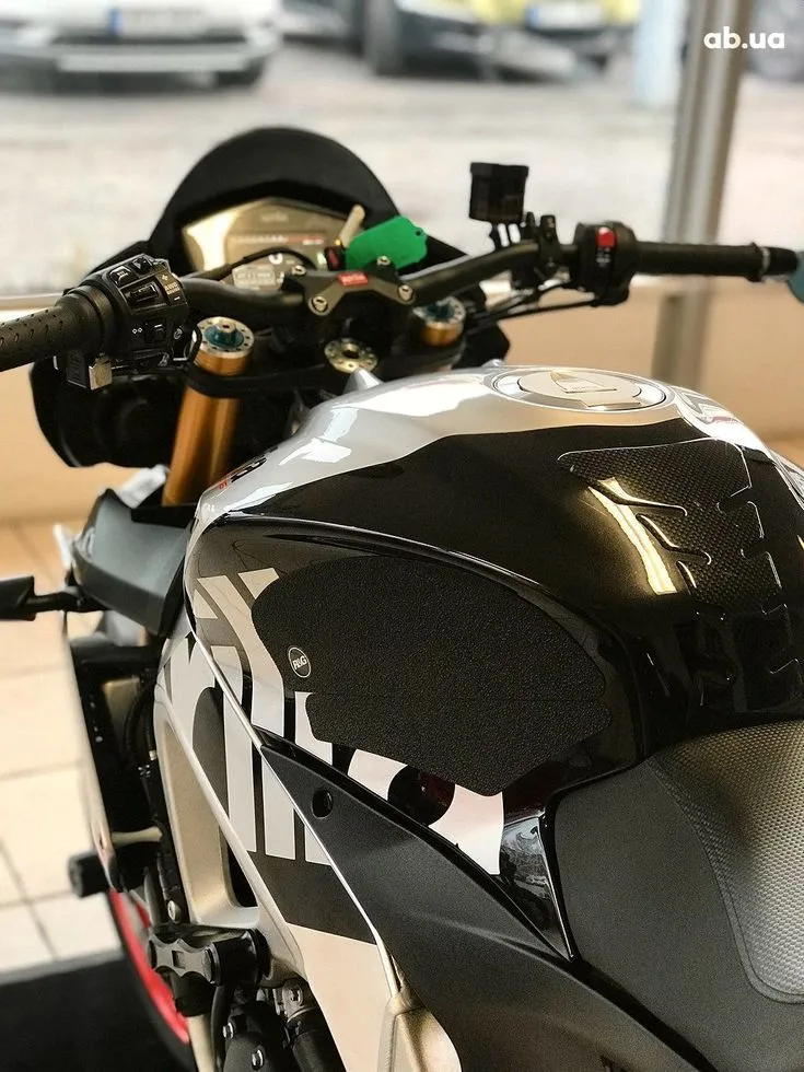 Aprilia Tuono Image 2